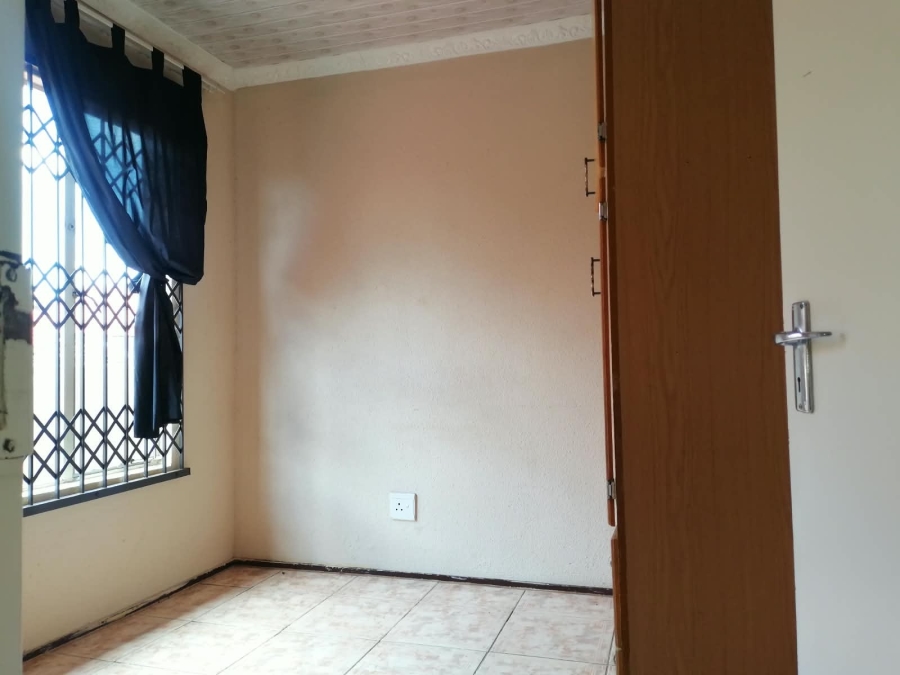 To Let 5 Bedroom Property for Rent in Tlhabane North West